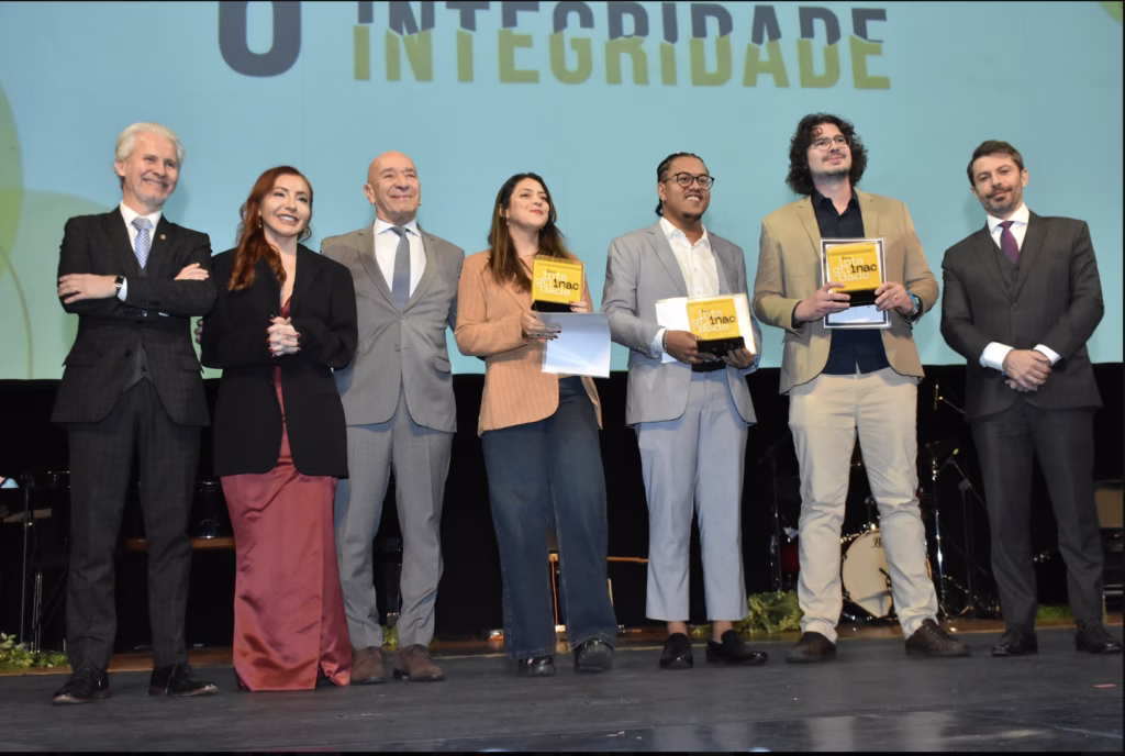 Grupo-reunido-1024×688-1-1